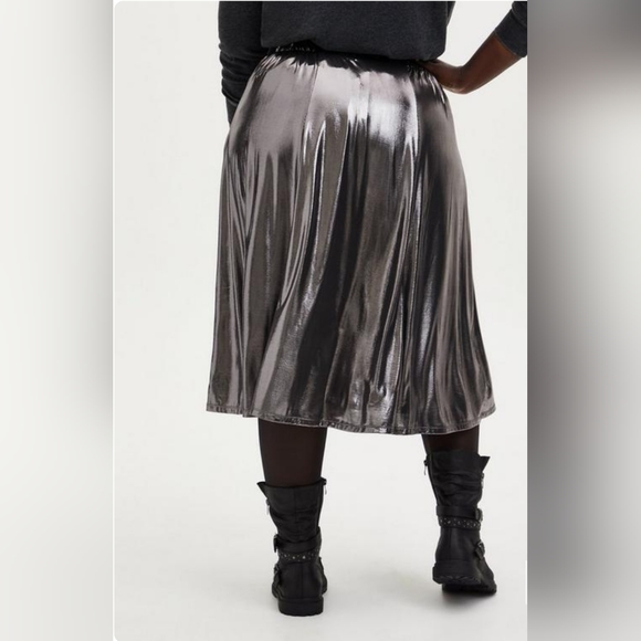 Torrid Metal Grey Liquid Shine Midi Skirt Size 00 ( Medium/Large) - Picture 3 of 17